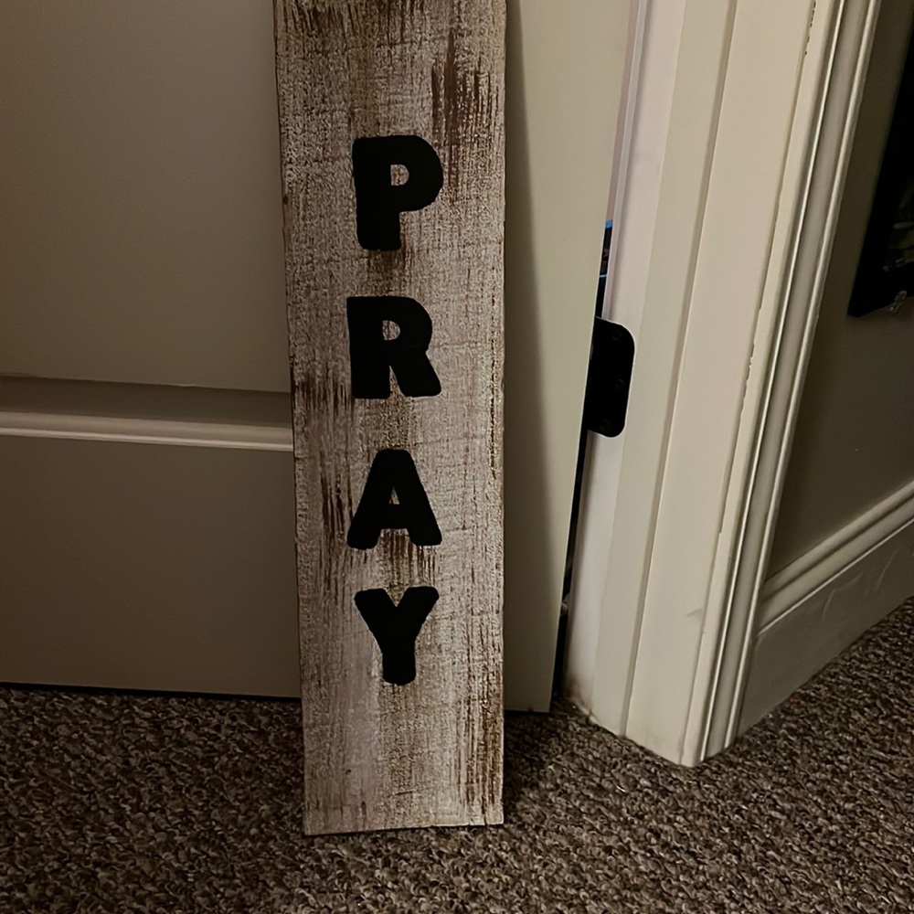 Pray sign